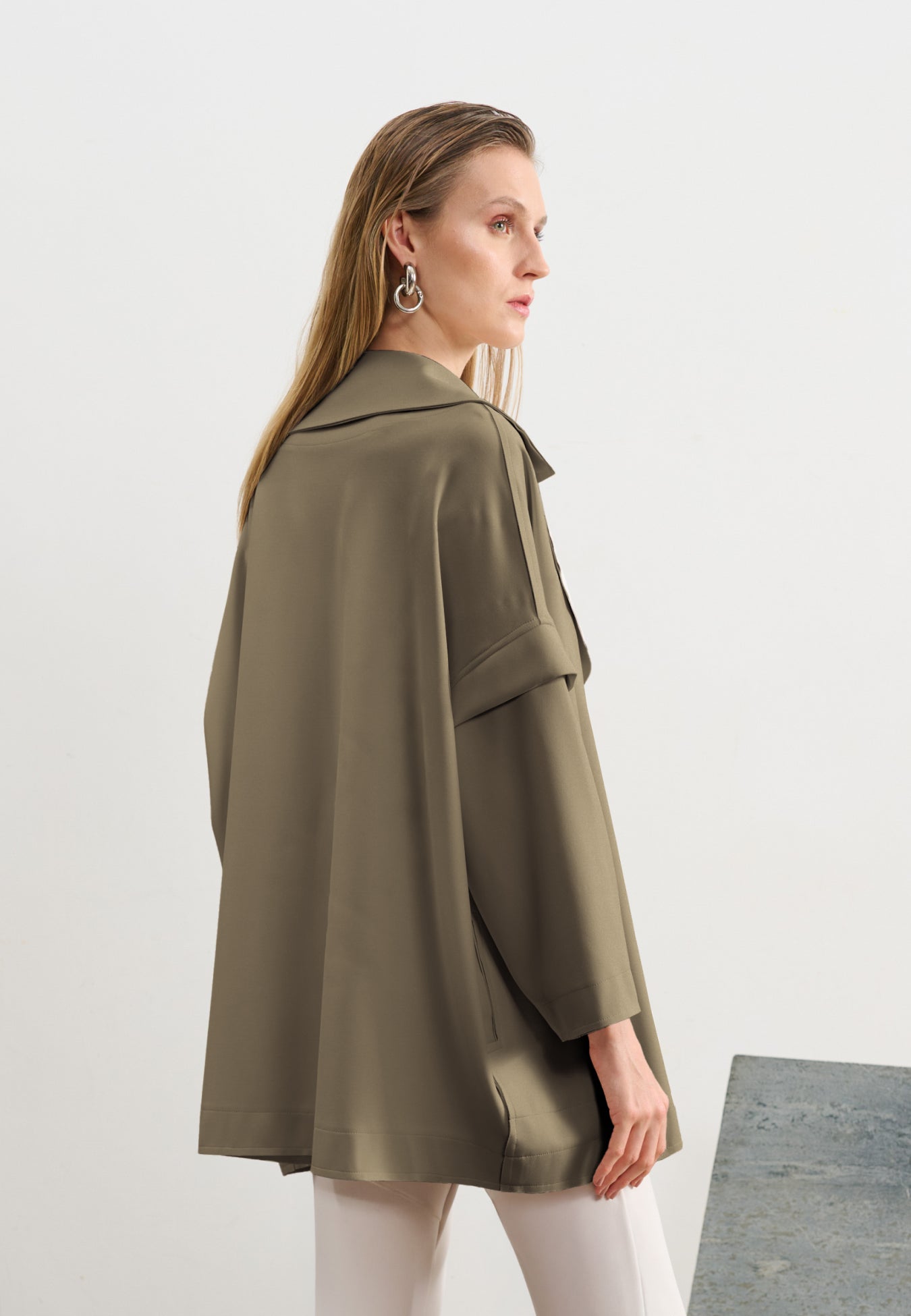 Casaco Amplo Com Bolsos