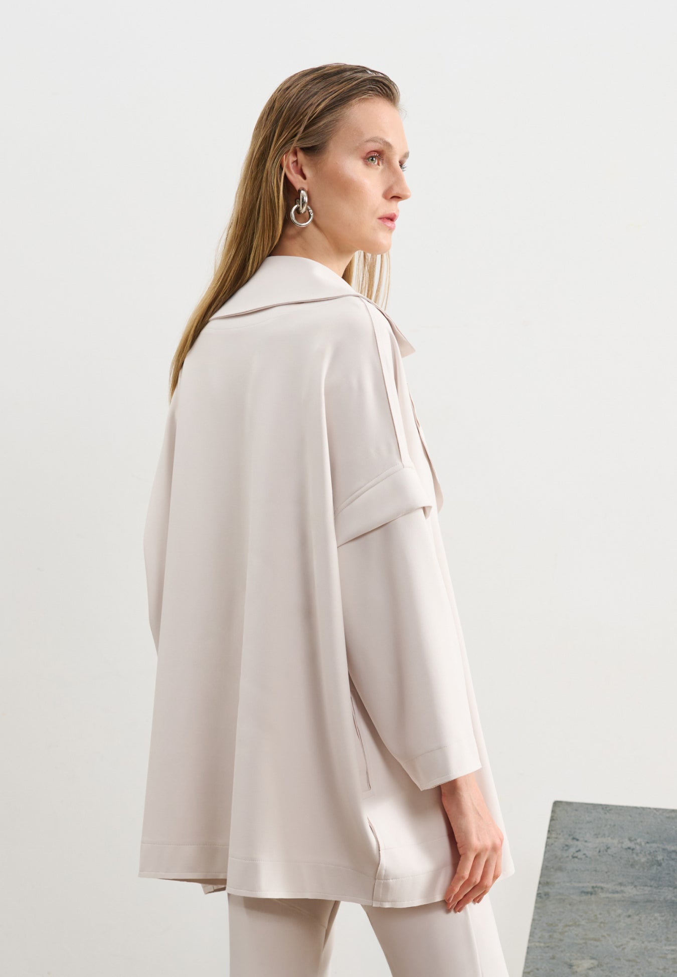 Casaco Amplo Com Bolsos