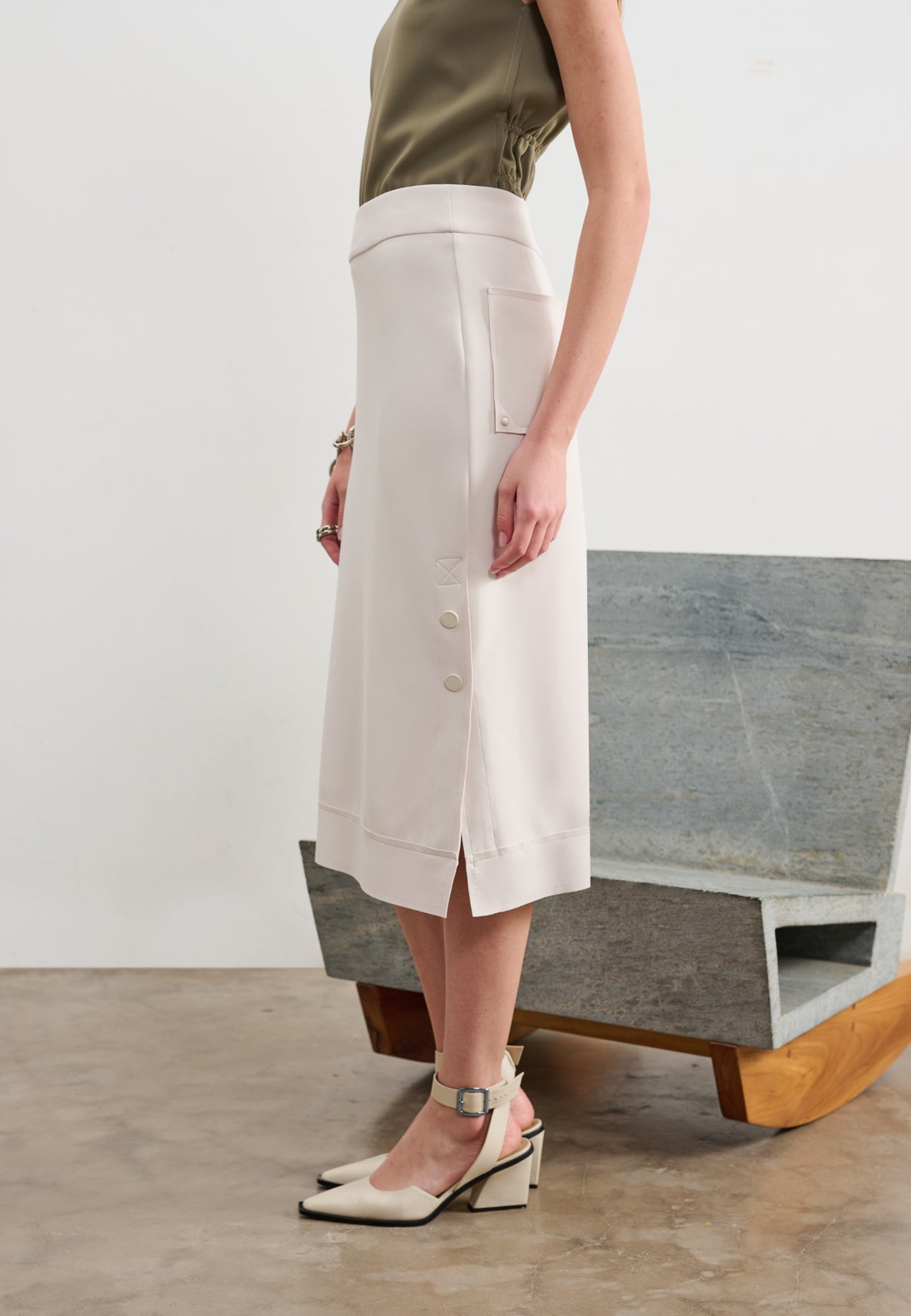 Saia Midi Fenda Botões