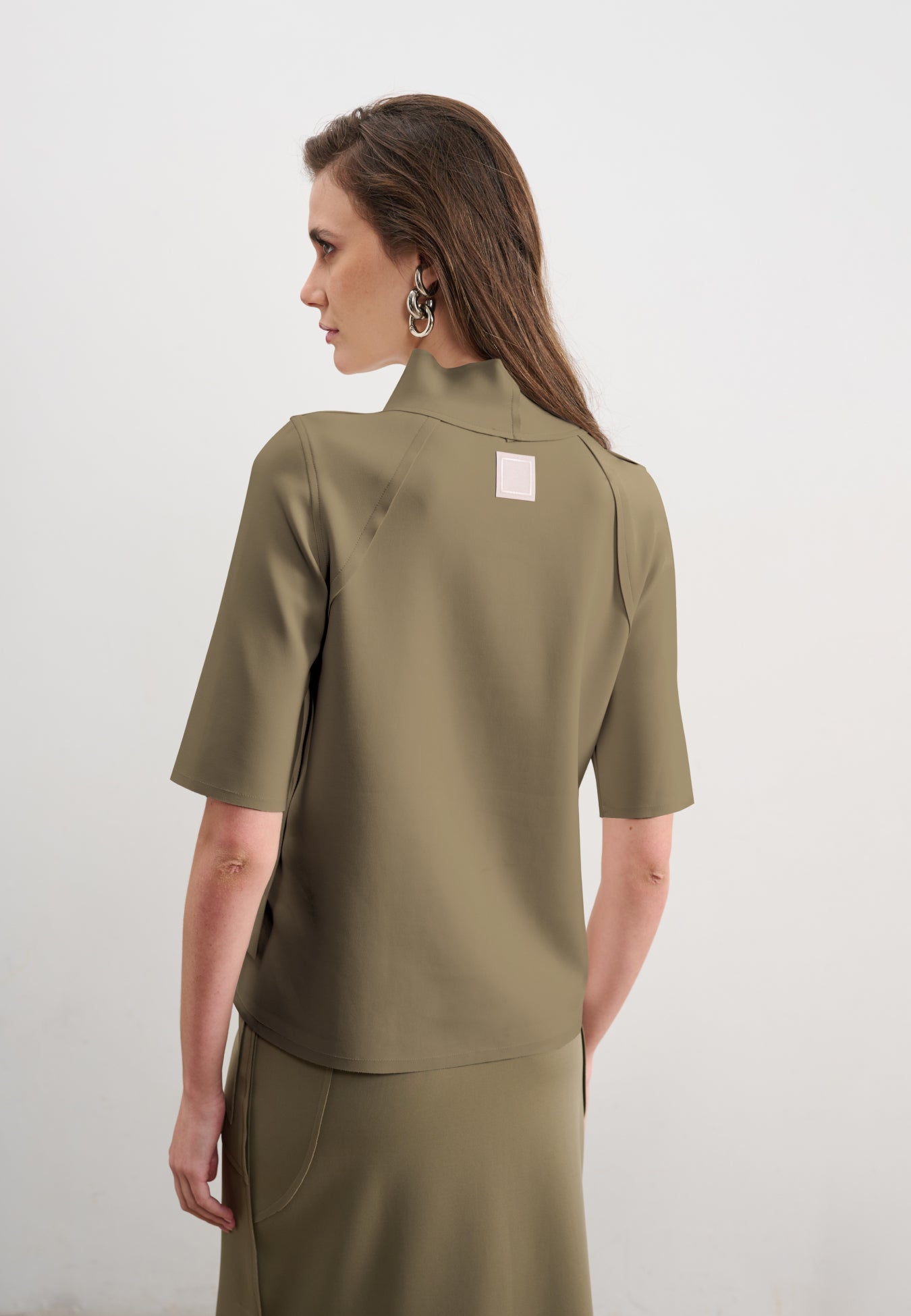 Blusa Manga Curta Gola Alta