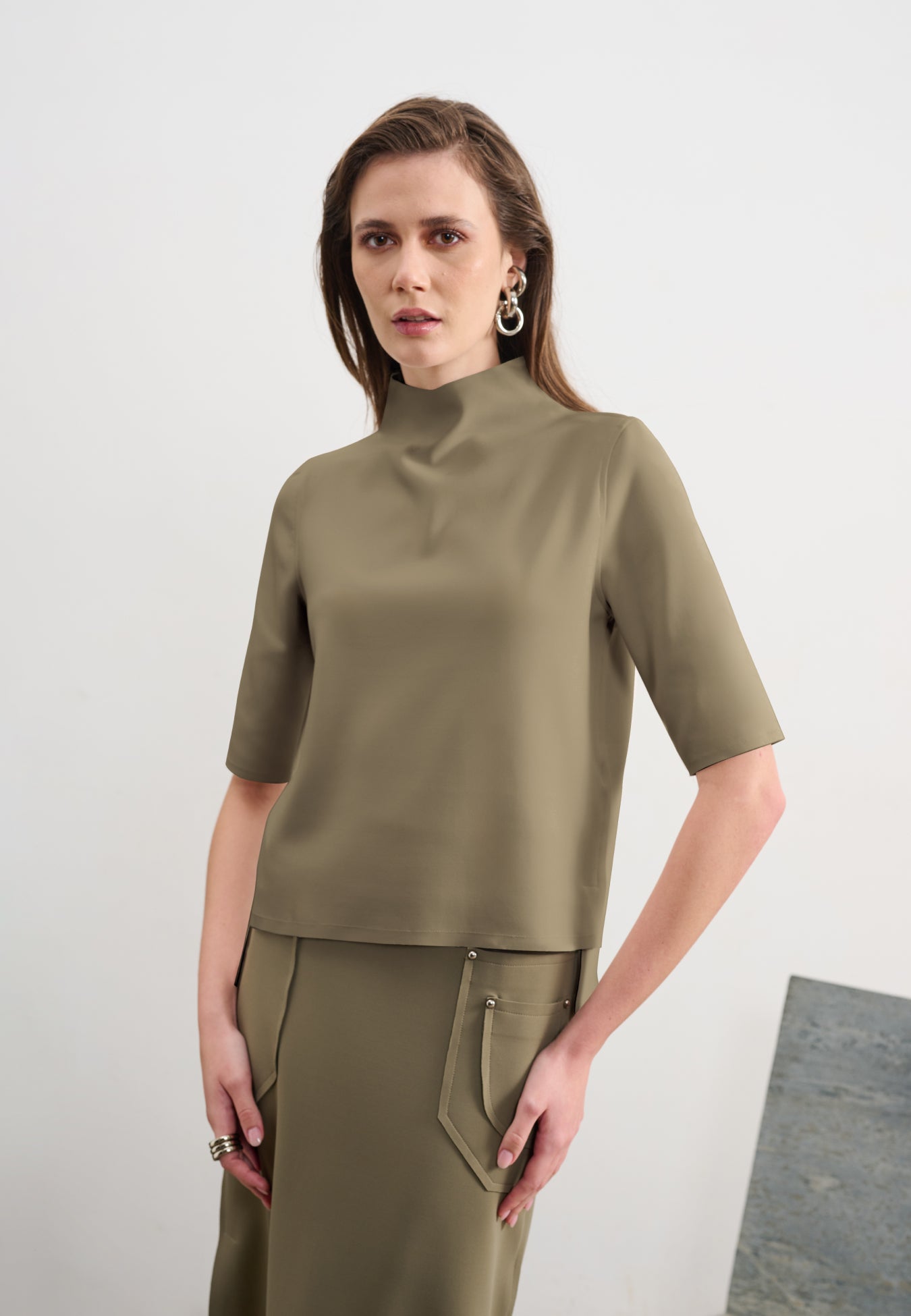 Blusa Manga Curta Gola Alta