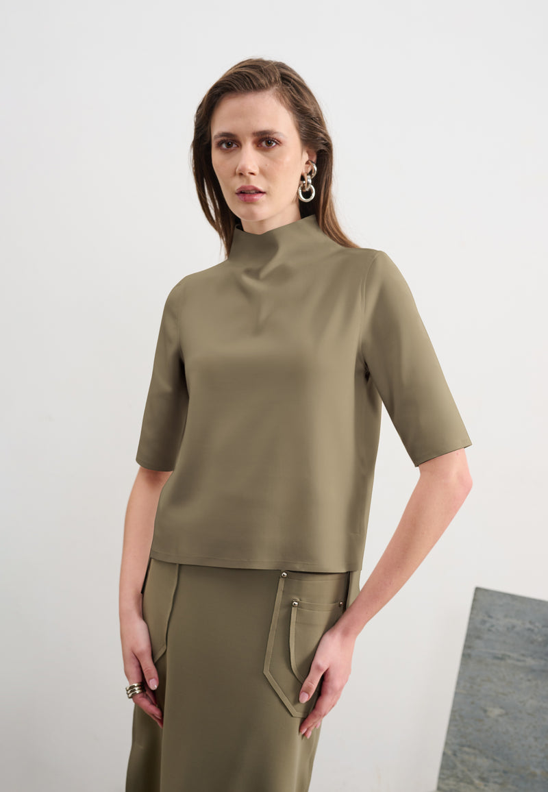 Blusa Manga Curta Gola Alta