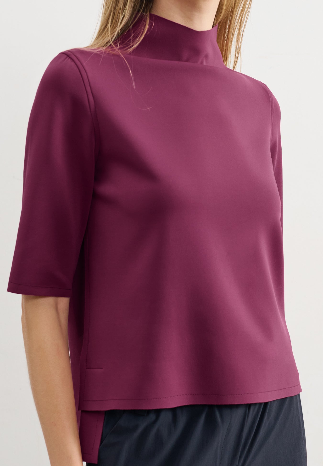 Blusa Manga Curta Gola Alta