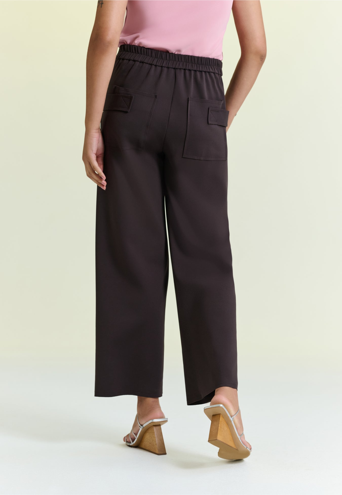 Calça Alfaiataria Bolsos Sobrepostos