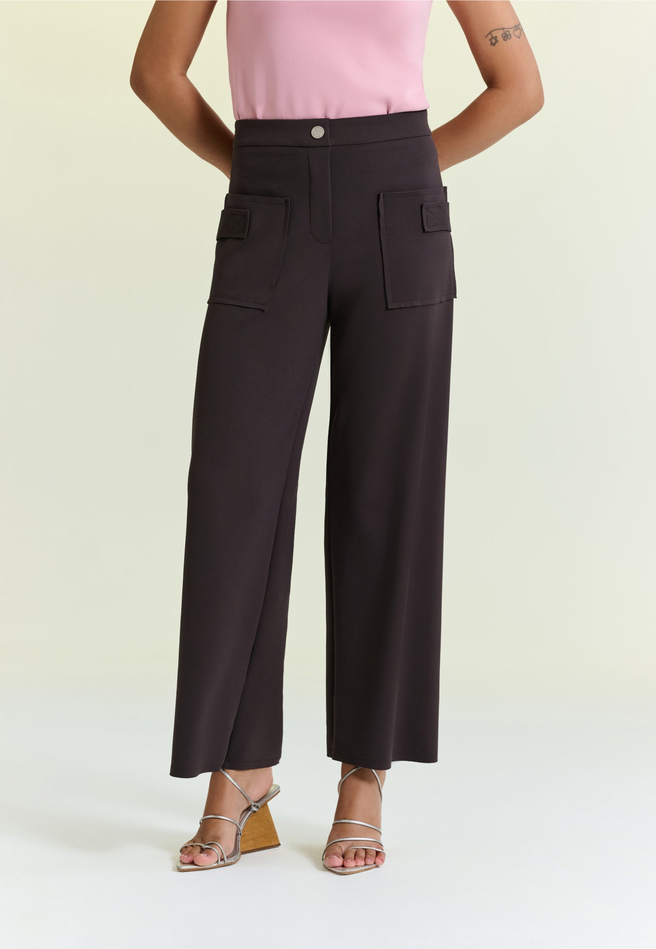 Calça Alfaiataria Bolsos Sobrepostos