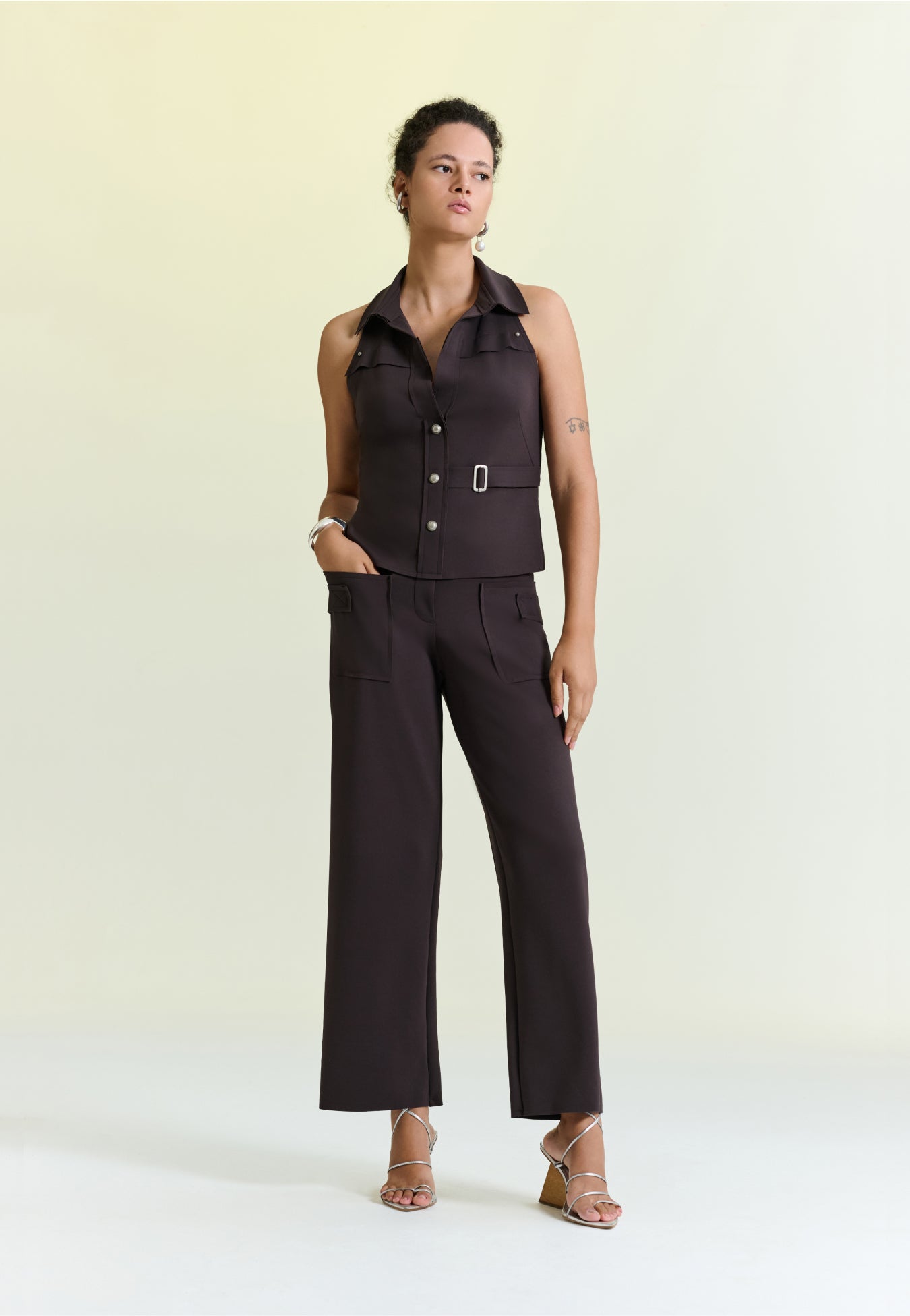 Calça Alfaiataria Bolsos Sobrepostos