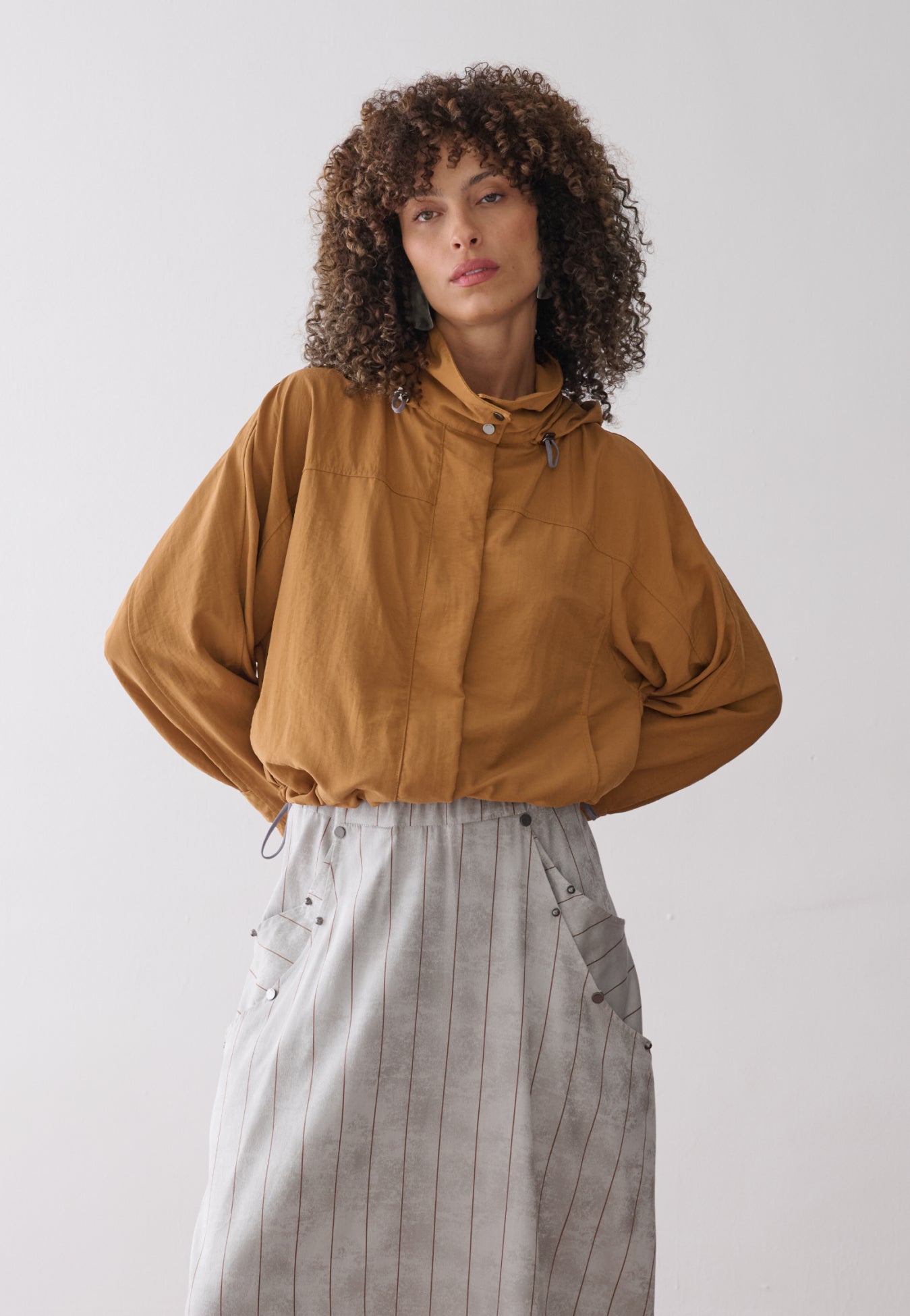 Jaqueta Ampla Com Capuz