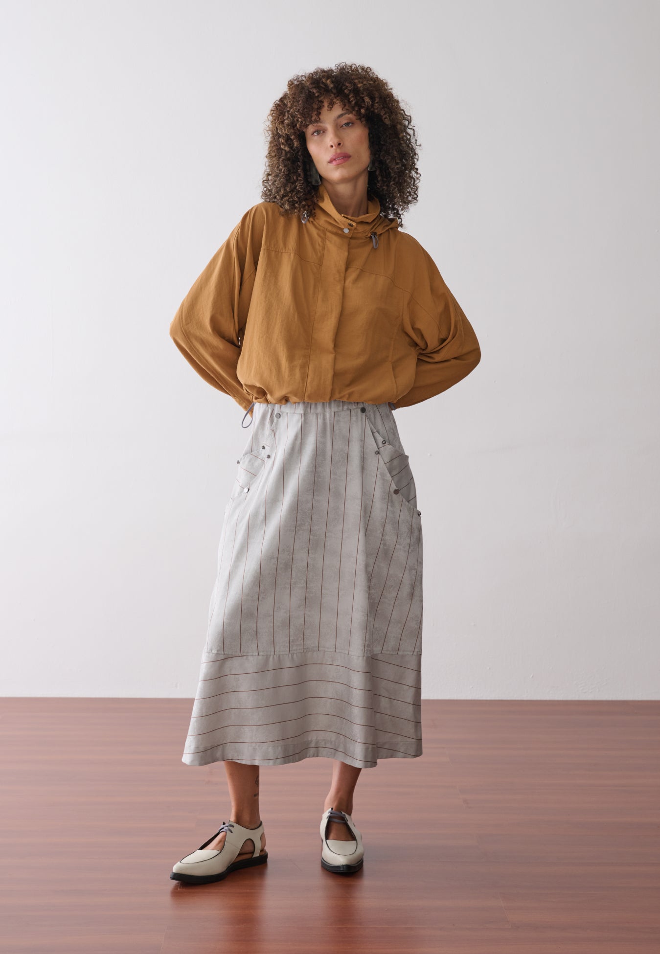 Jaqueta Ampla Com Capuz