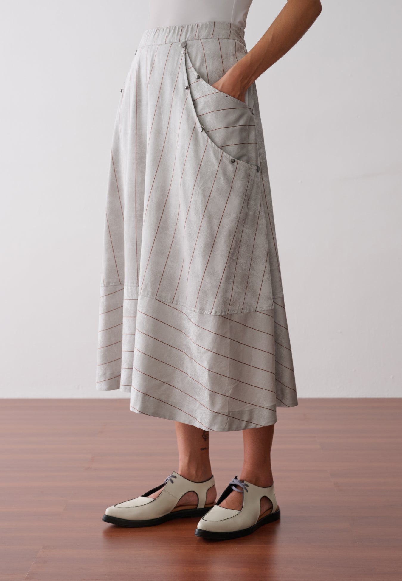 Saia Evasê Bolsos Jacquard