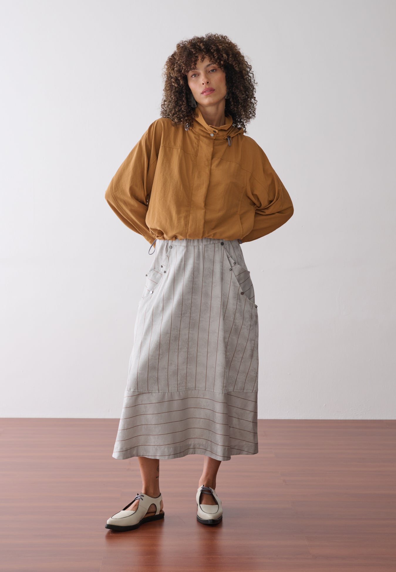 Saia Evasê Bolsos Jacquard