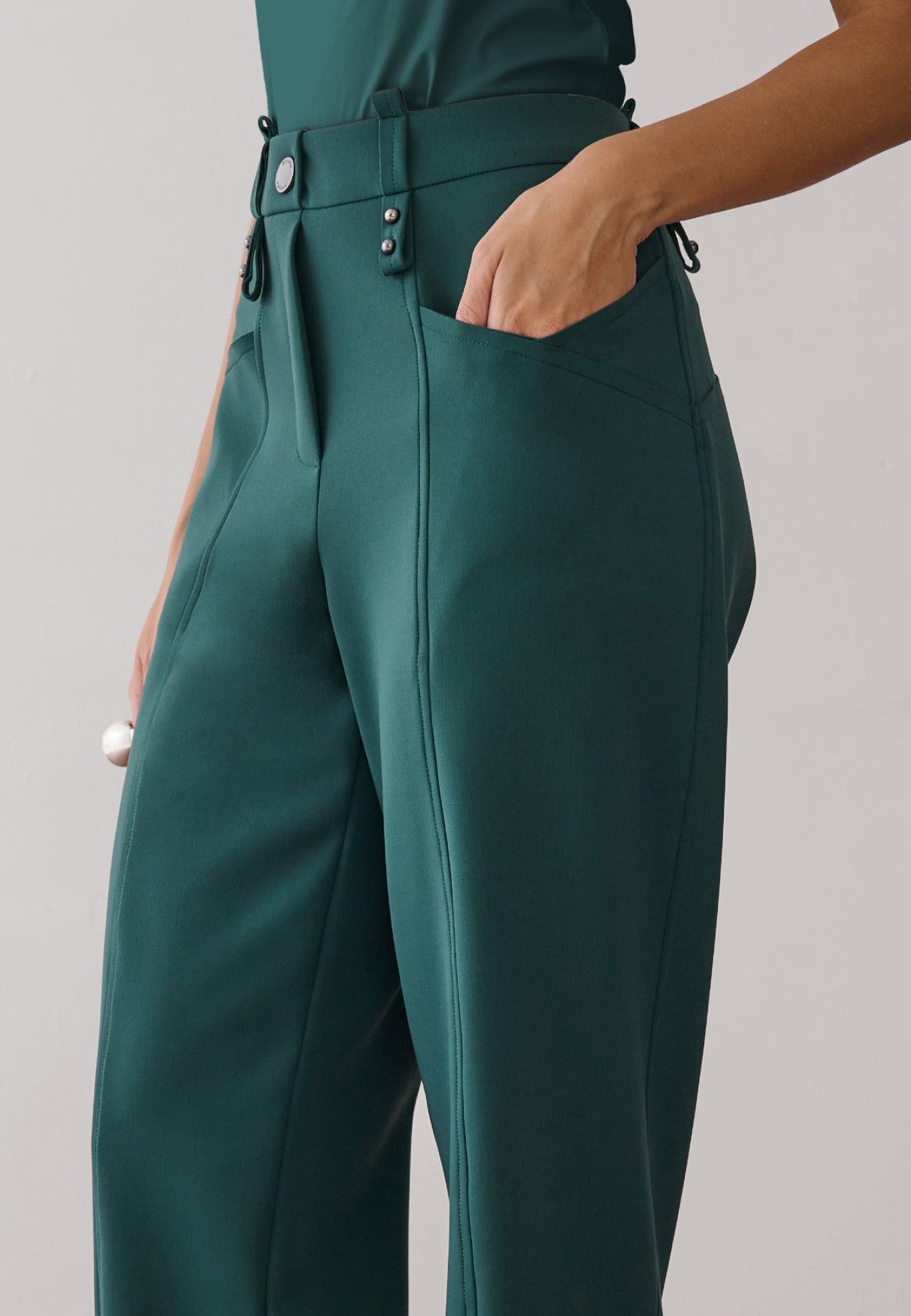Calça Reta Detalhe Passantes
