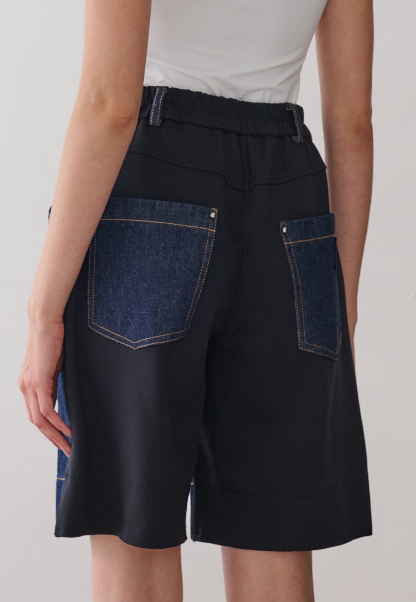 Bermuda Ampla Denim Tech