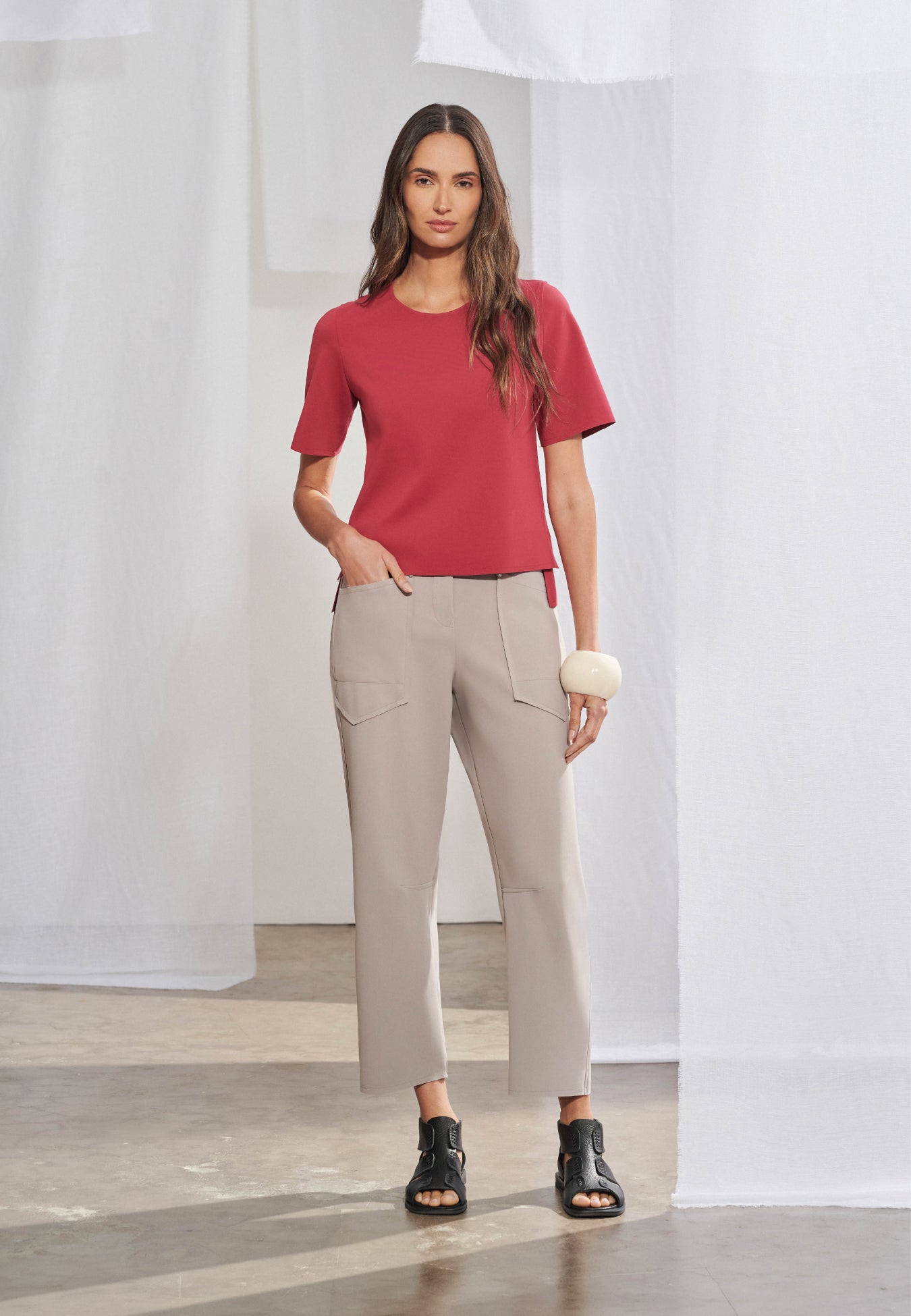 Calça Reta Bolsos Geométricos