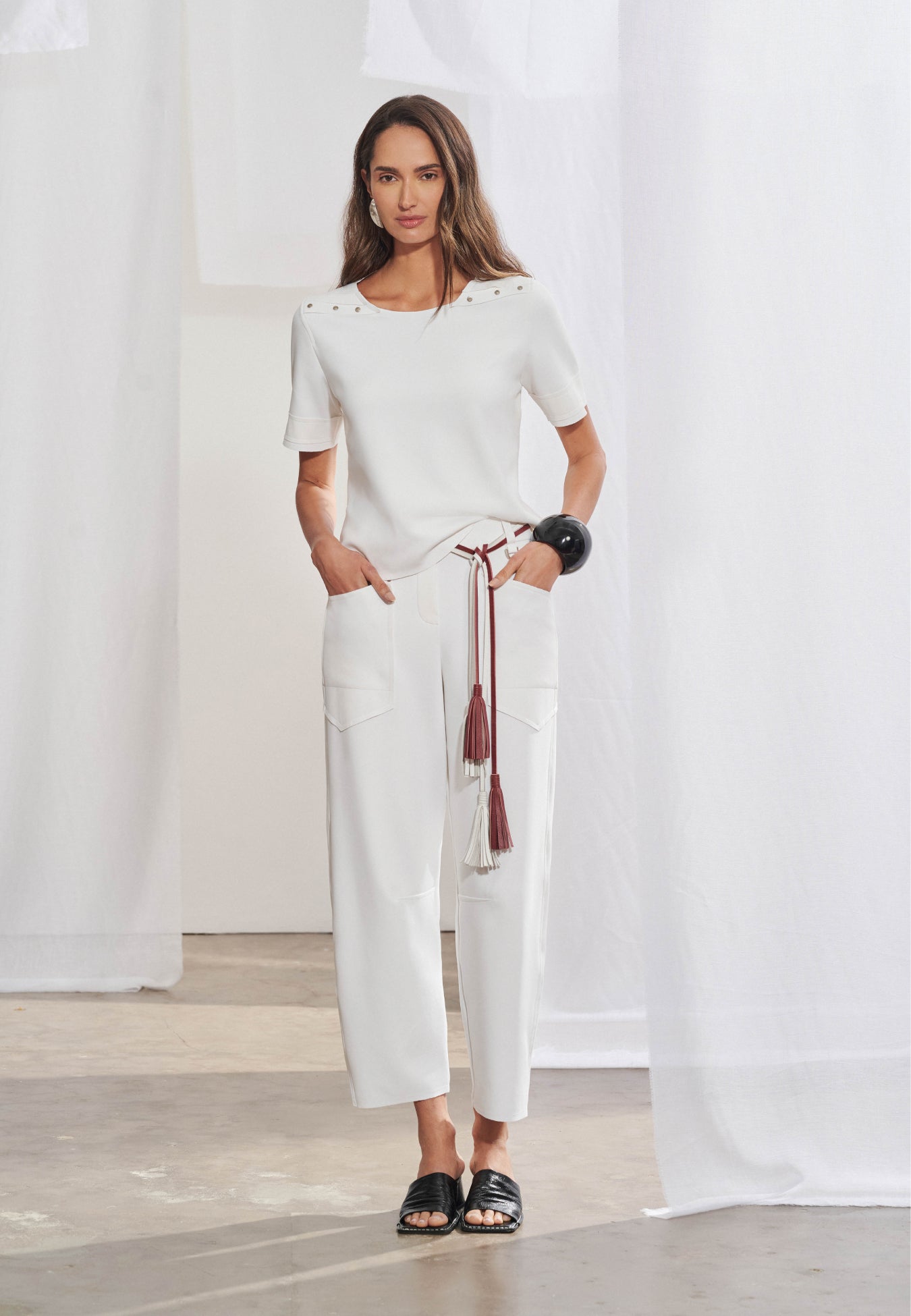 Calça Reta Bolsos Geométricos