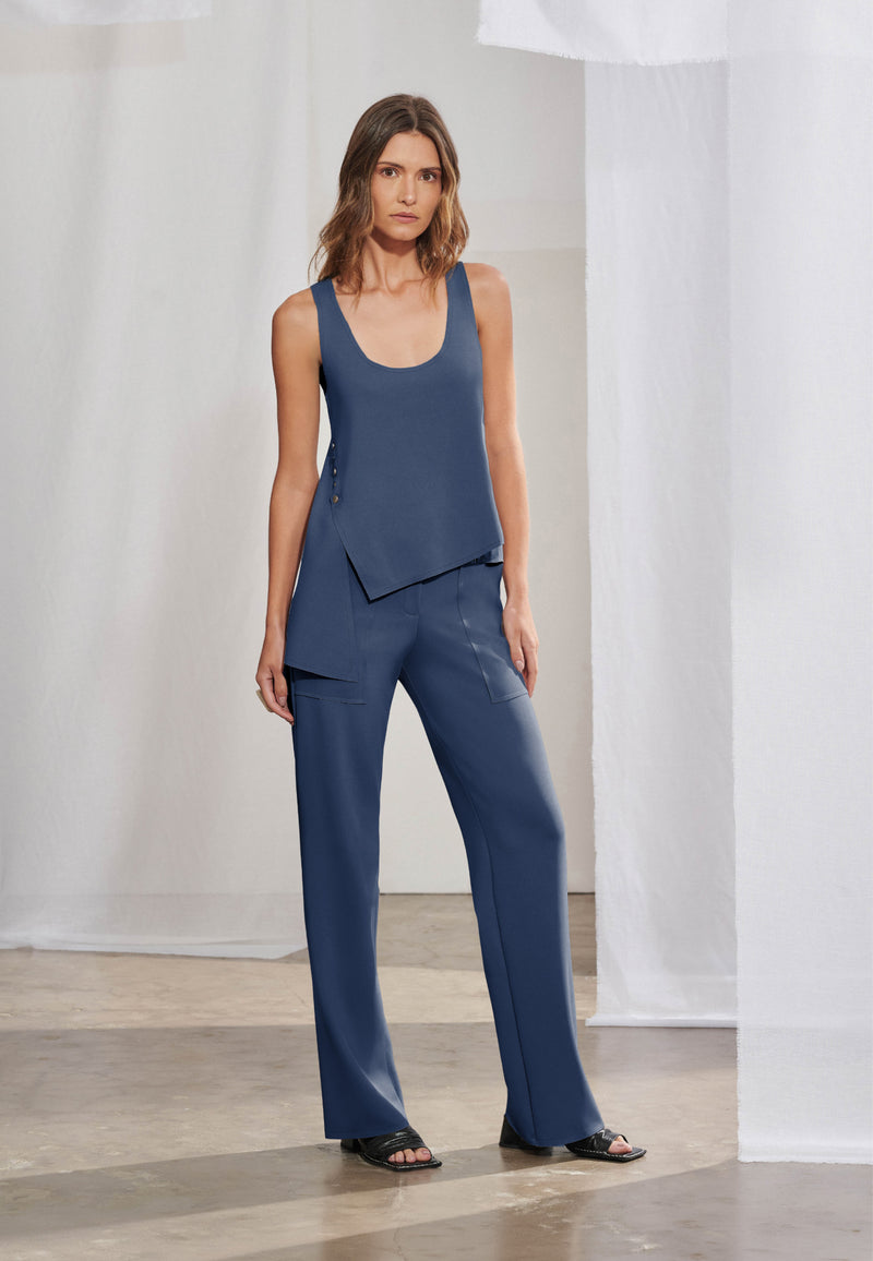 Calça Reta Bolsos Sobrepostos