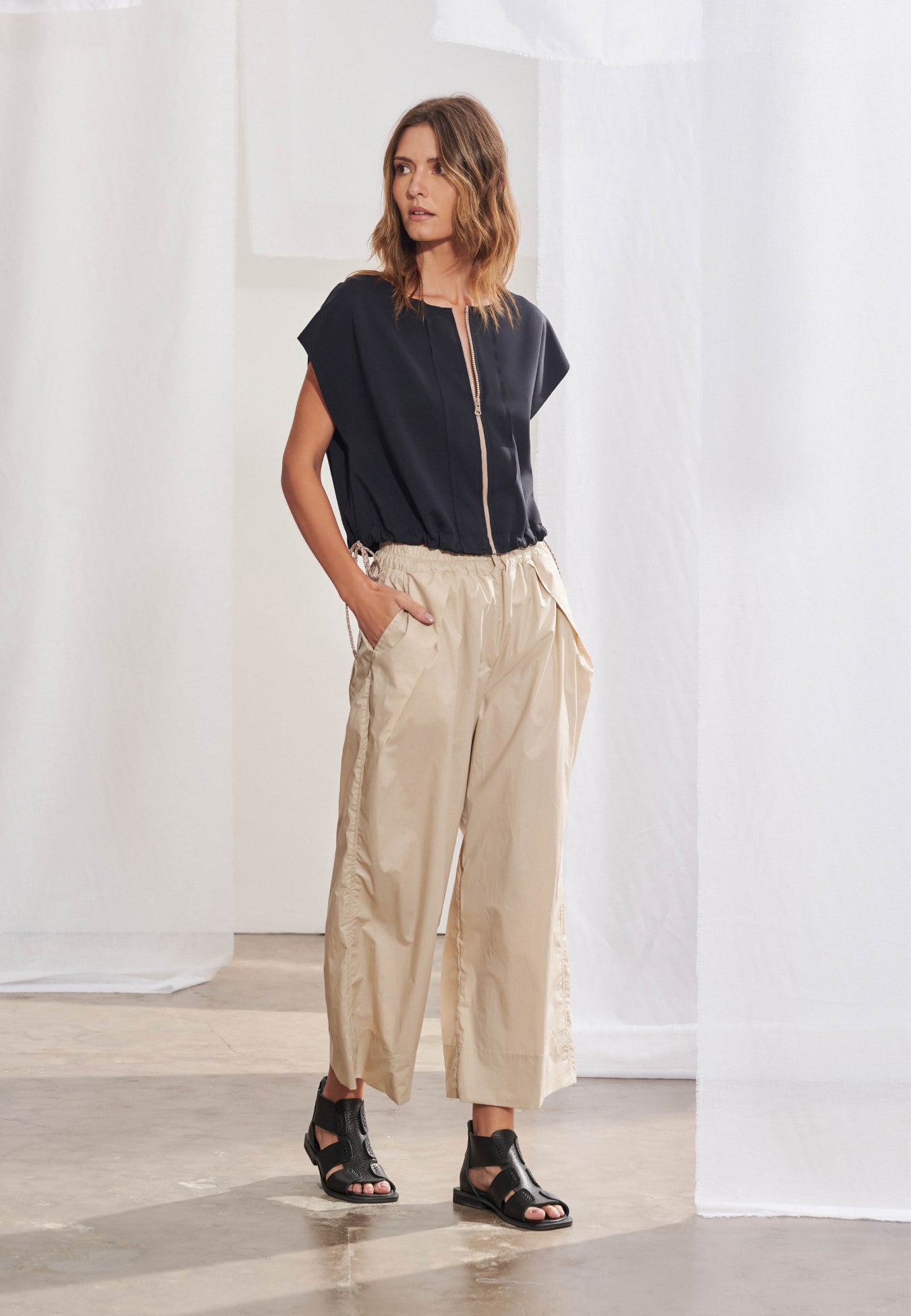 Blusa Zíper Barra Ajustável