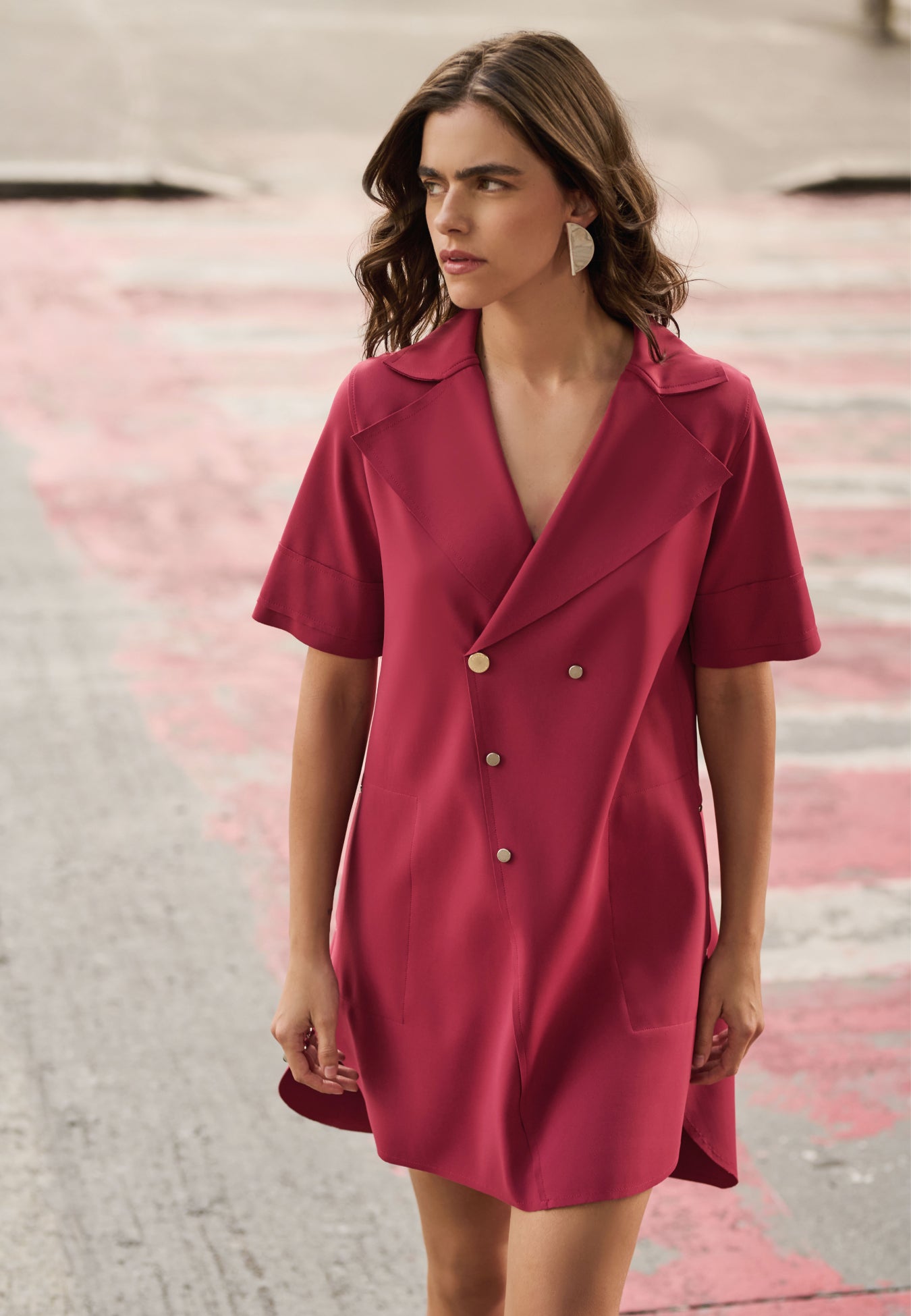 Vestido Curto com Lapela