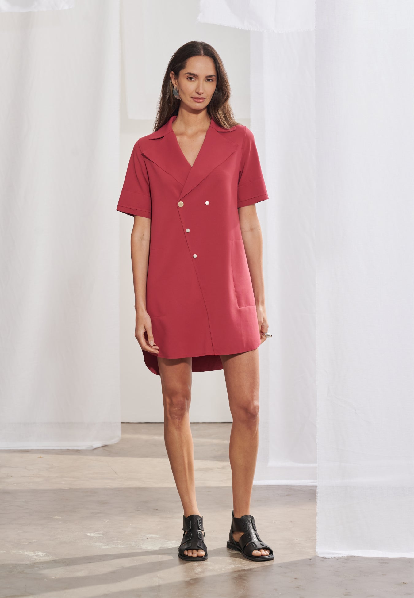 Vestido Curto com Lapela