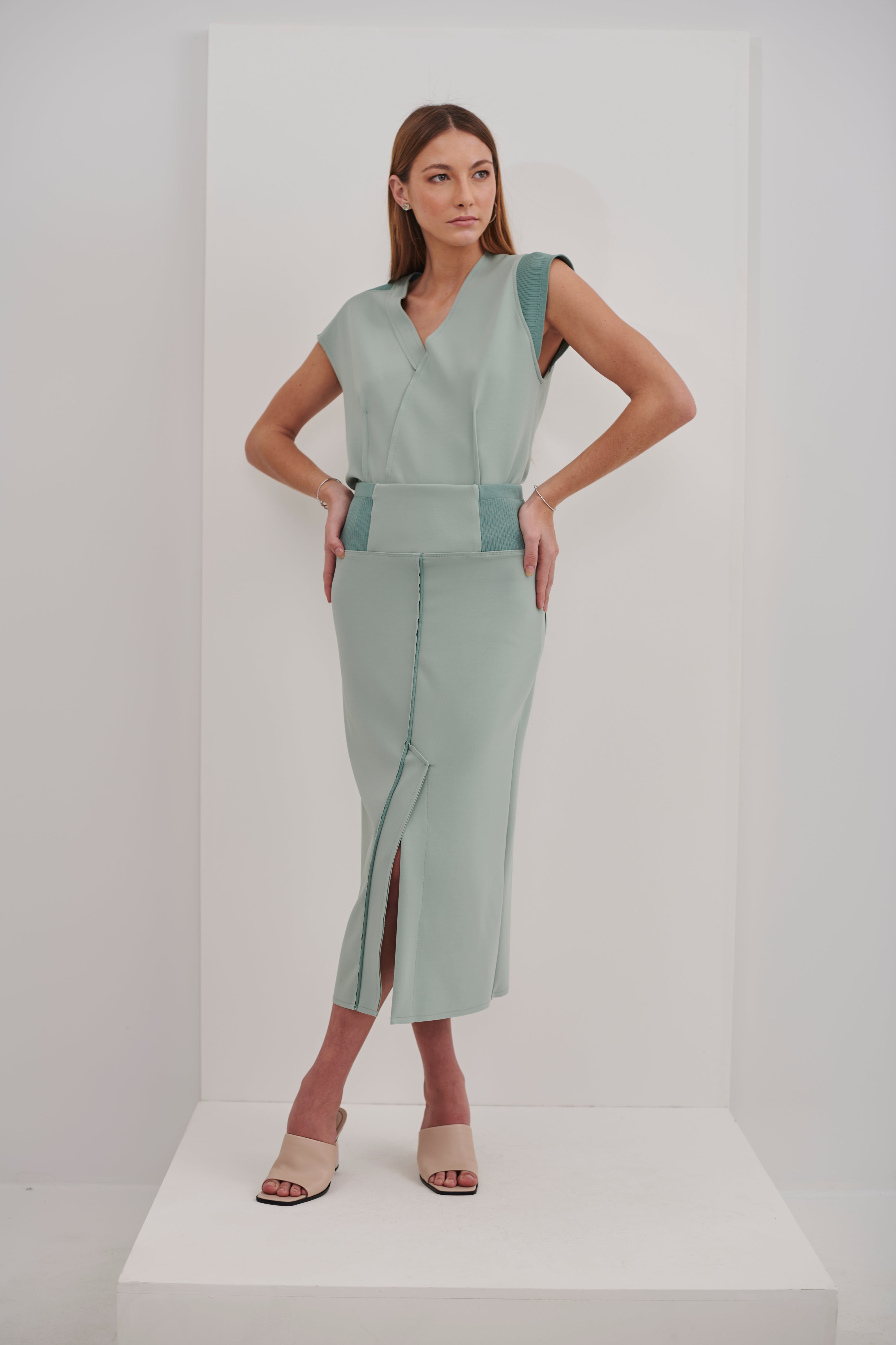 Saia Fenda Frontal Cós Tricô