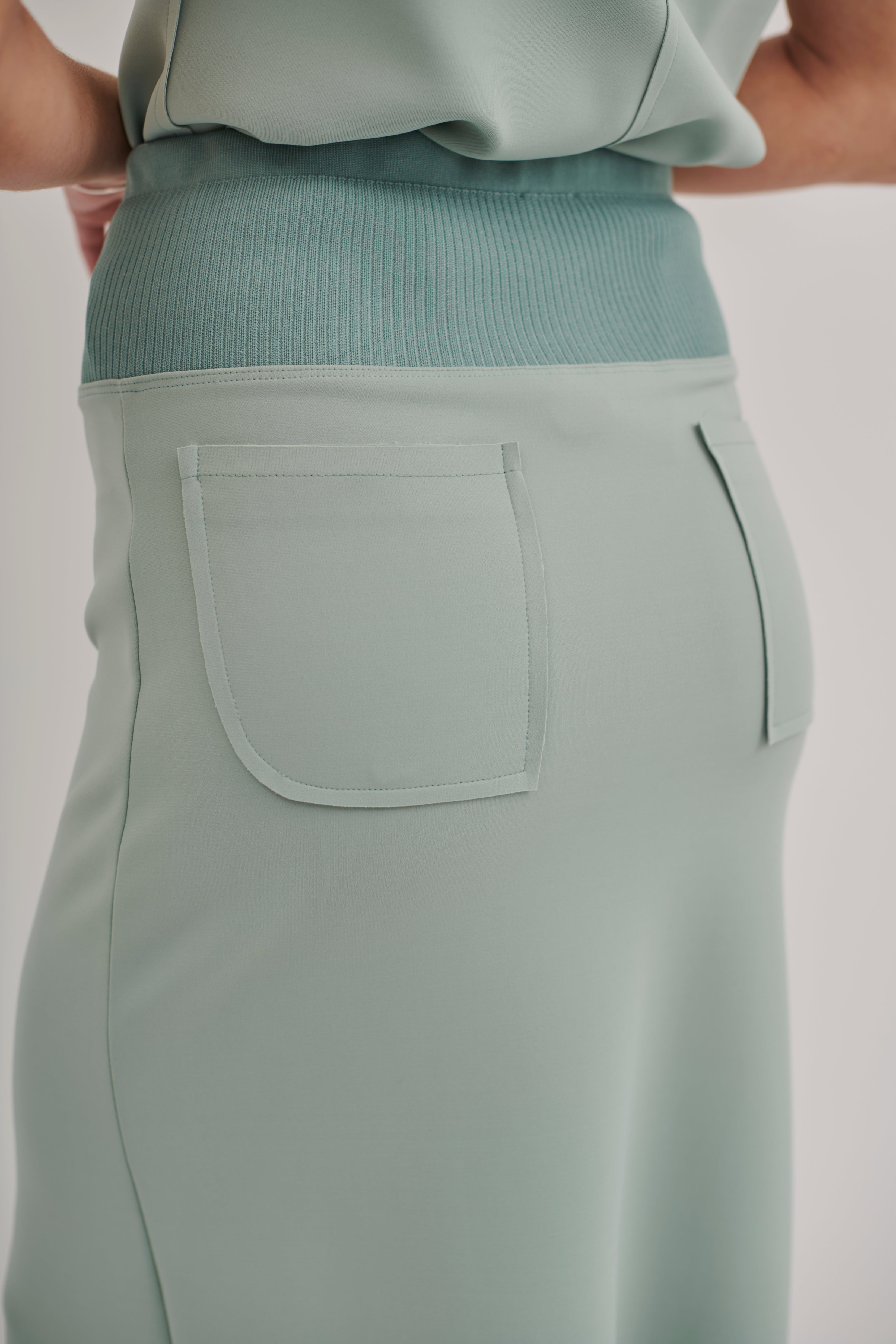 Saia Fenda Frontal Cós Tricô